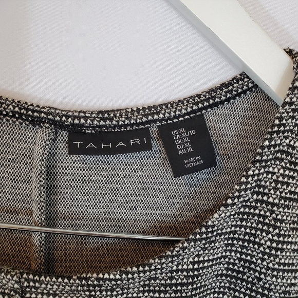 Tahari Sleeveless blouse - Picture 3 of 7